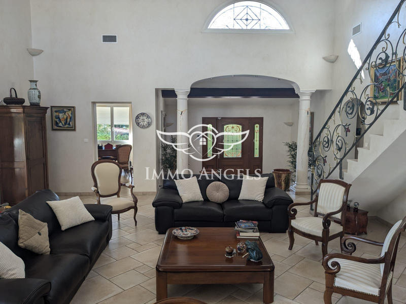 Villa - 244 m² - 6 pièces