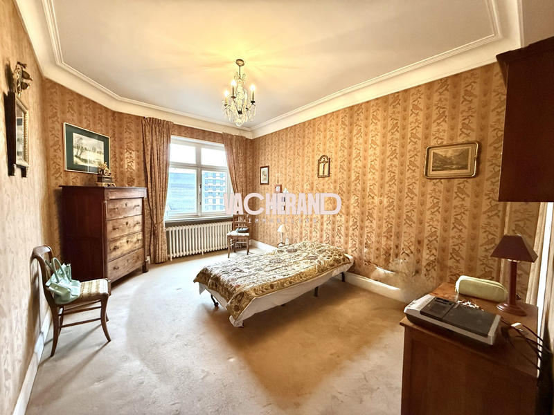 Appartement - 166 m² - 6 pièces