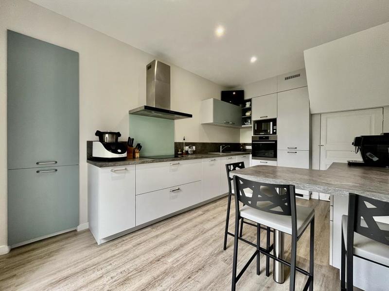 Appartement - 220 m² - 6 pièces