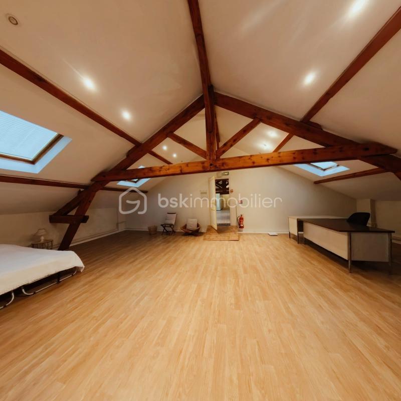 Immeuble - 1 665 m² - 33 pièces