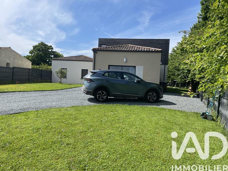 Maison - 186 m² - 9 pièces