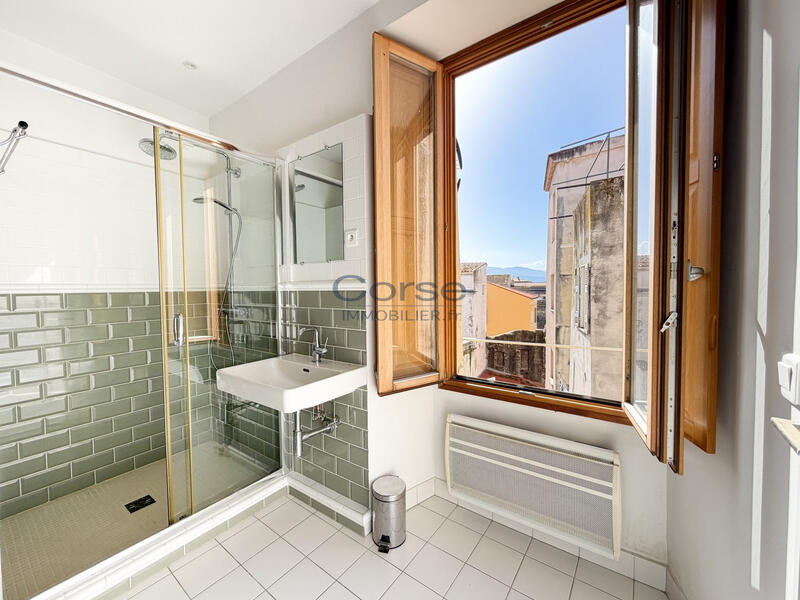 Appartement - 79 m² - 3 pièces