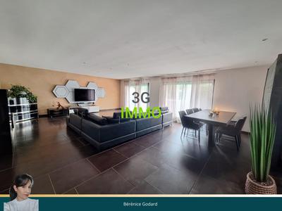 Maison - 202 m² - 5 pièces