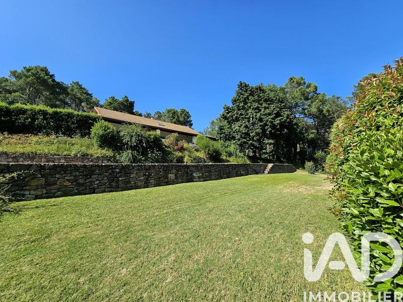 Maison - 202 m² - 6 pièces