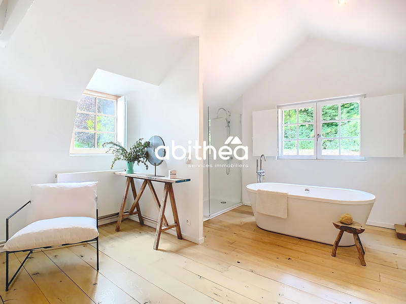 Maison - 250 m² - 8 pièces