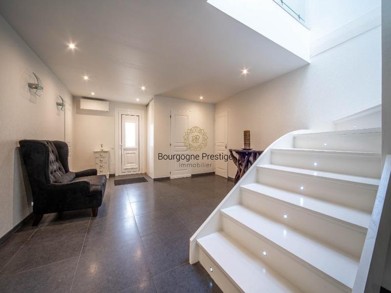 Propriété - 322 m² - 9 pièces