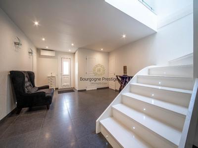 Propriété - 322 m² - 9 pièces