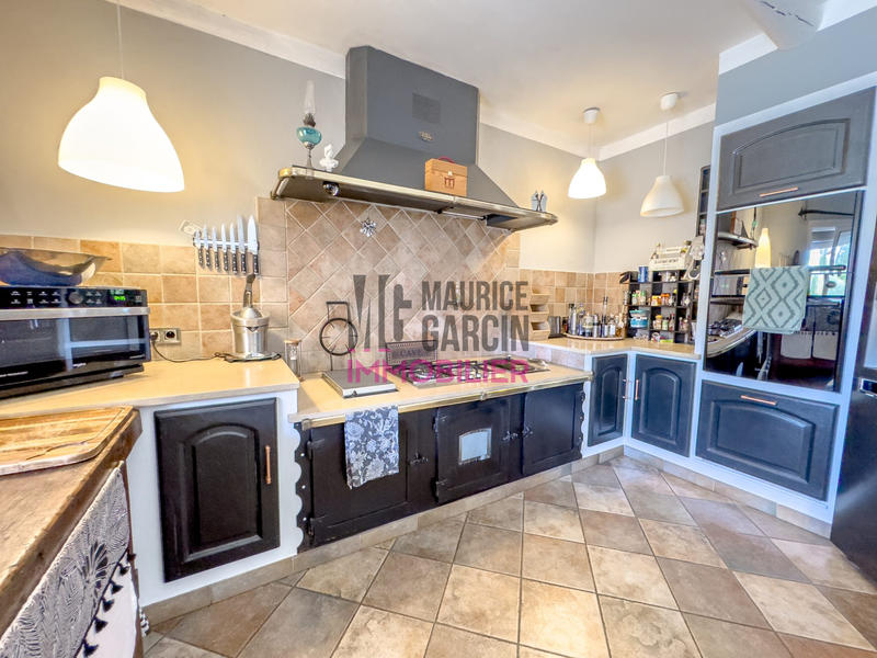 Maison - 300 m² - 10 pièces