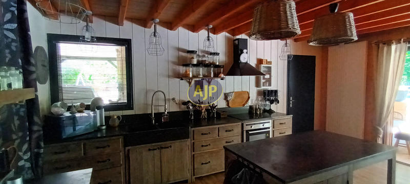 Villa - 200 m² - 7 pièces