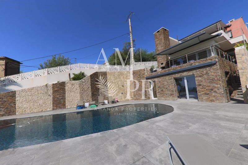 Maison - 291 m² - 8 pièces