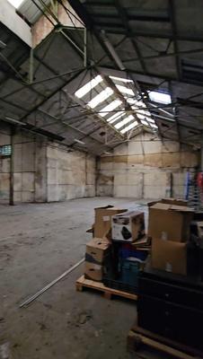 Local d'activité / Entrepôt - 1 170 m² - 2 pièces