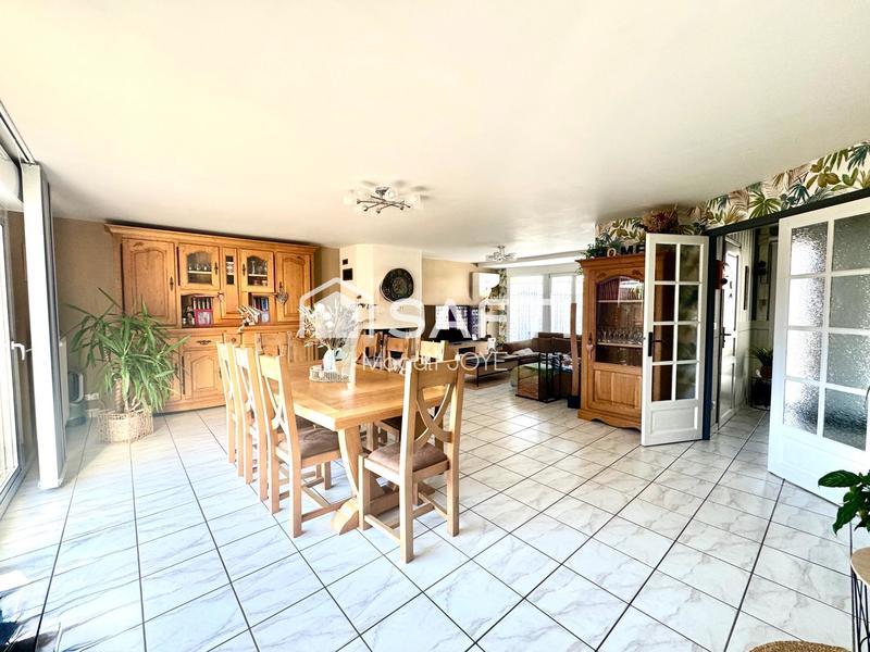 Maison - 217 m² - 8 pièces