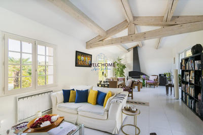 Maison - 242 m² - 10 pièces