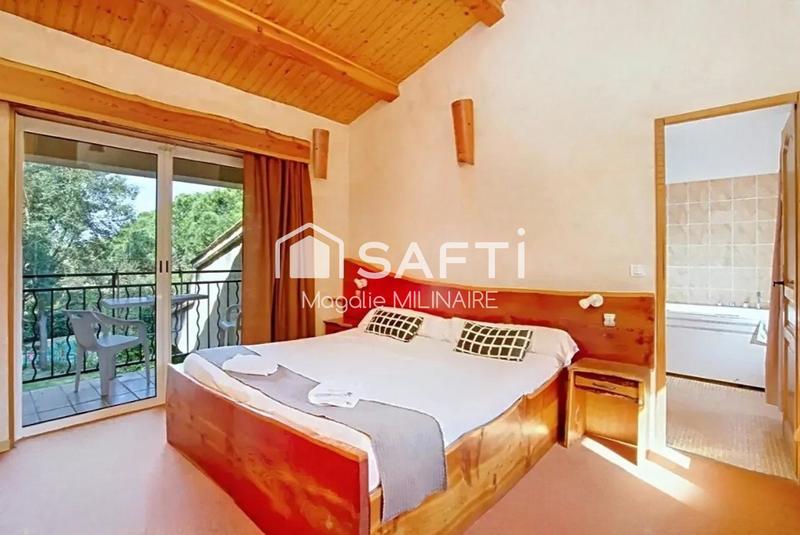 Maison - 288 m² - 12 pièces