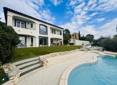 Maison - 203 m² - 6 pièces