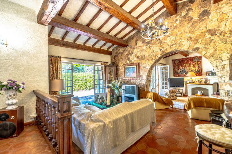 Villa - 300 m² - 6 pièces