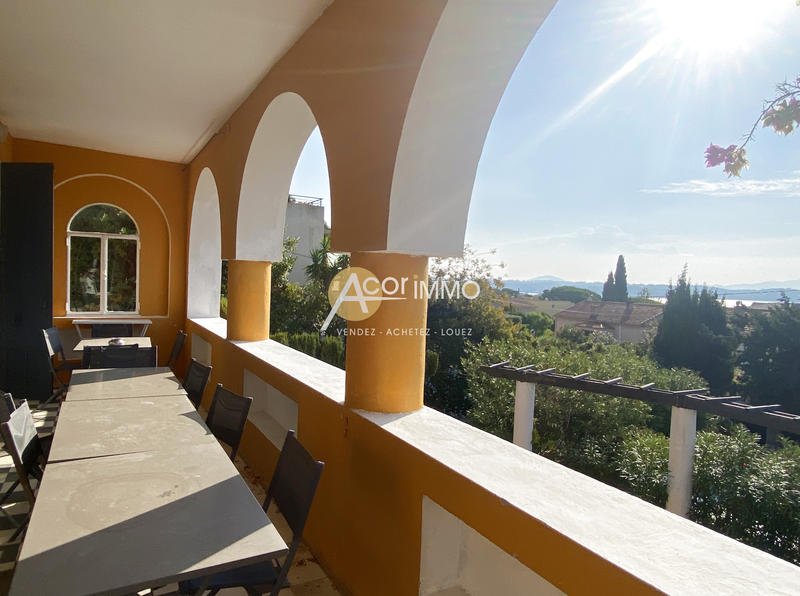 Maison - 250 m² - 8 pièces