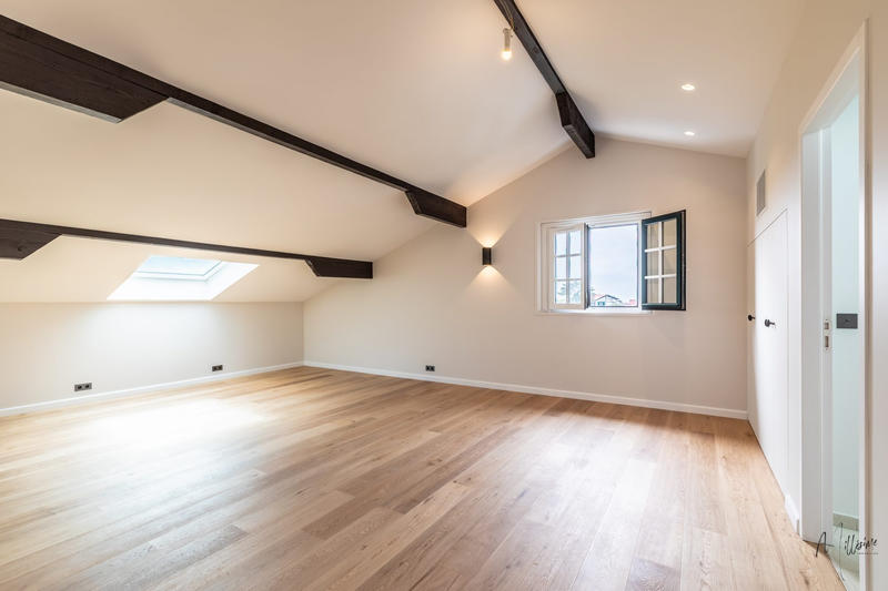 Maison - 290 m² - 8 pièces