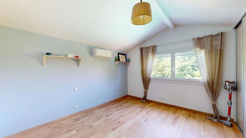 Maison - 187 m² - 5 pièces