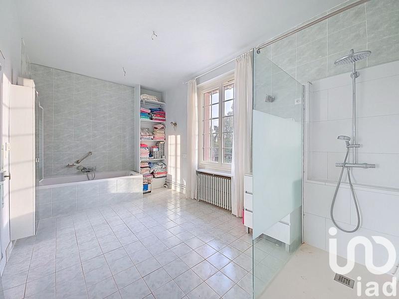 Maison - 214 m² - 10 pièces