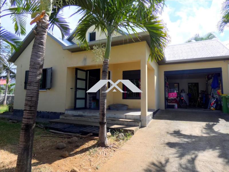 Maison traditionnelle - 94 m² - 4 pièces