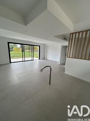 Maison - 97 m² - 4 pièces