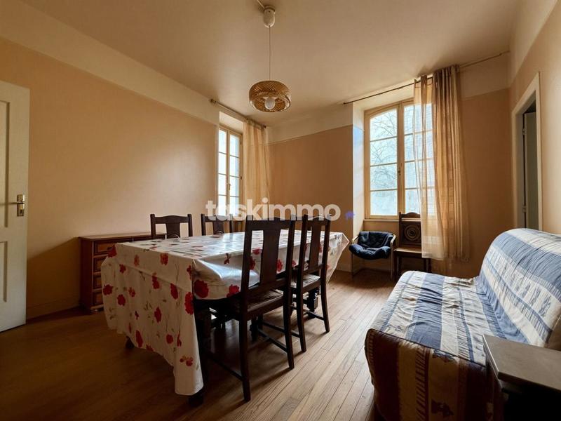 Maison - 250 m² - 6 pièces