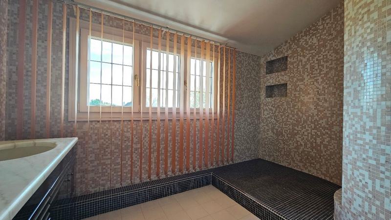 Maison - 247 m² - 7 pièces