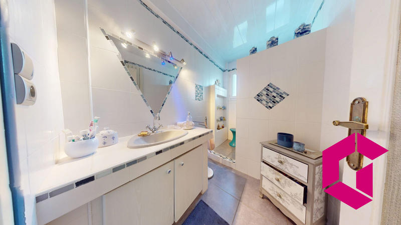 Appartement - 90 m² - 4 pièces