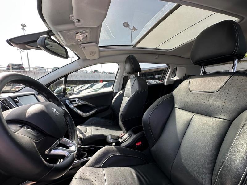 Peugeot 2008 1.2 Puretech 130 s&amp;S Feline Titane