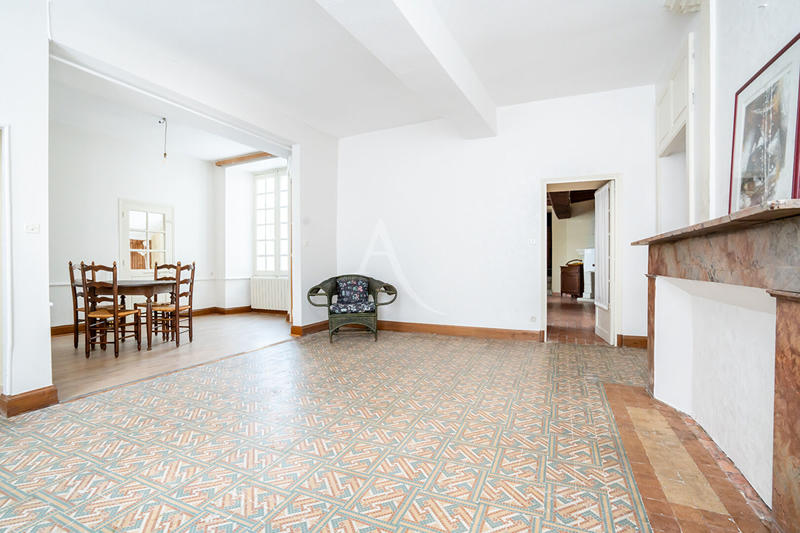 Maison - 304 m² - 10 pièces