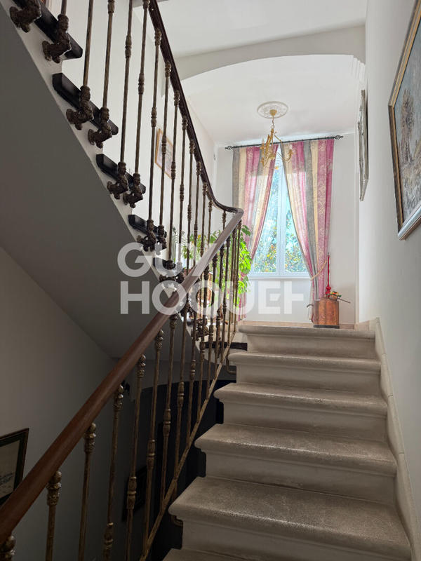 Maison bourgeoise - 680 m² - 20 pièces