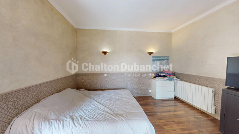 Maison - 310 m² - 8 pièces