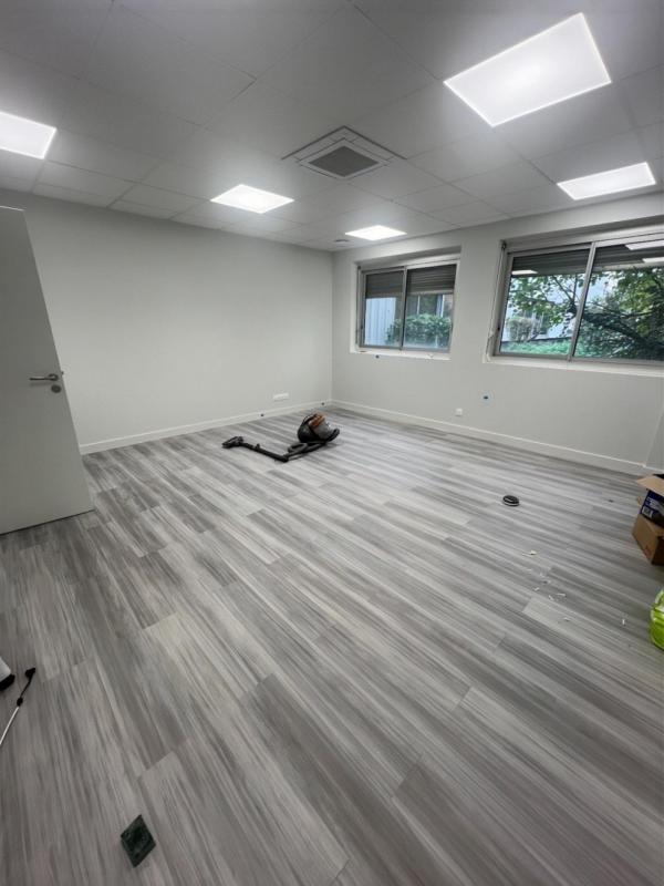 Local commercial - 107 m² - 4 pièces