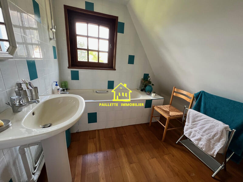 Maison traditionnelle - 185 m² - 6 pièces