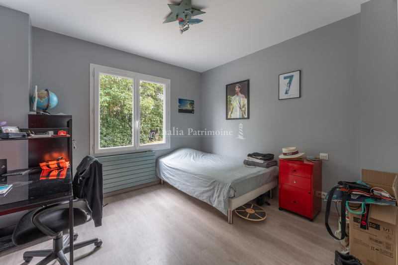 Maison - 220 m² - 8 pièces