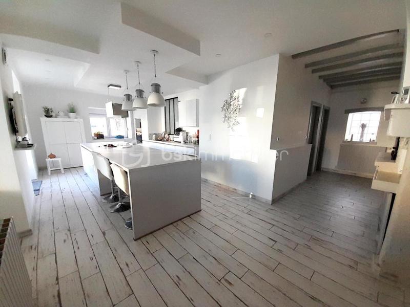 Maison - 270 m² - 12 pièces