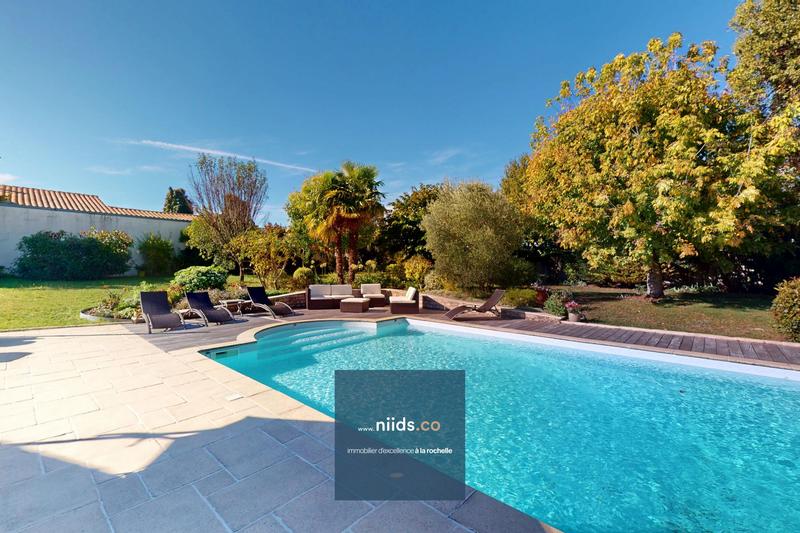 Maison - 214 m² - 7 pièces