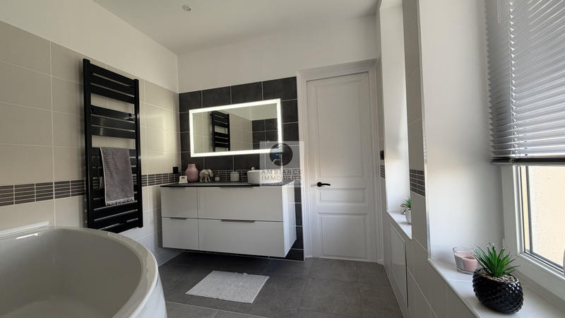 Maison - 306 m² - 10 pièces