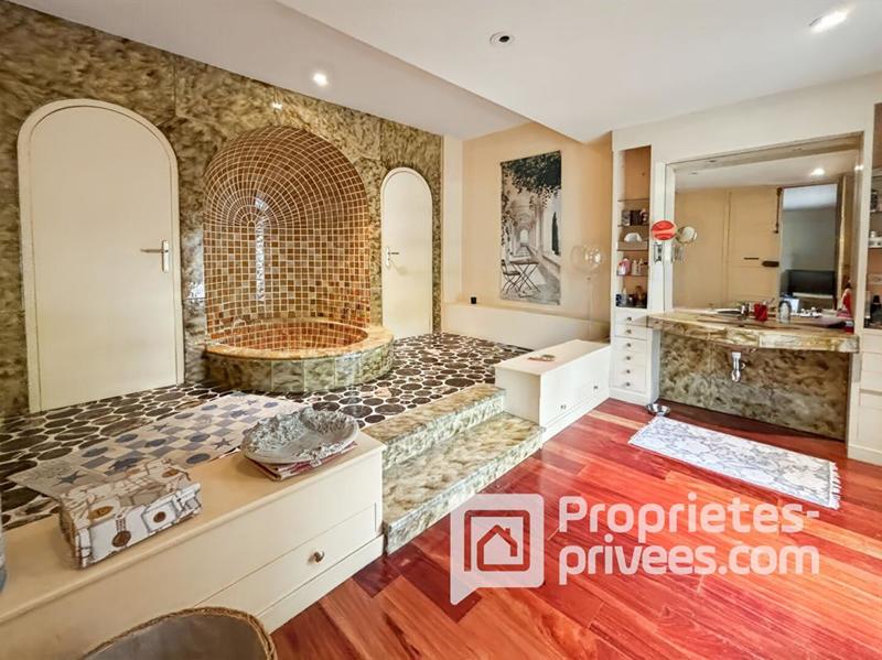 Maison - 245 m² - 6 pièces