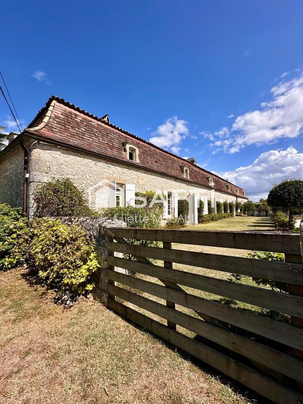 Maison - 550 m² - 16 pièces