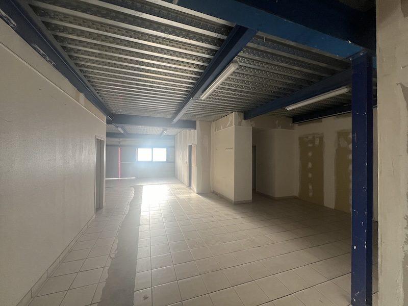 Local commercial - 964 m² - 5 pièces
