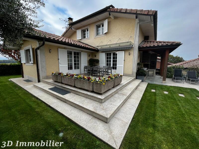 Maison - 255 m² - 7 pièces