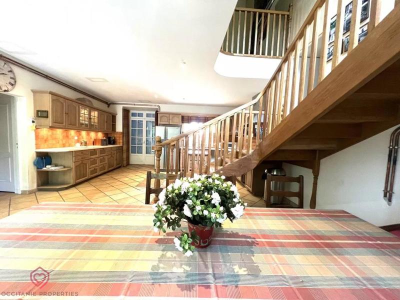 Propriété - 294 m² - 9 pièces