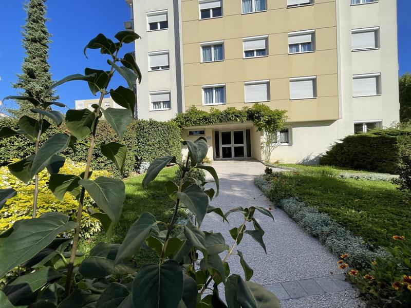 Appartement - 90 m² - 4 pièces