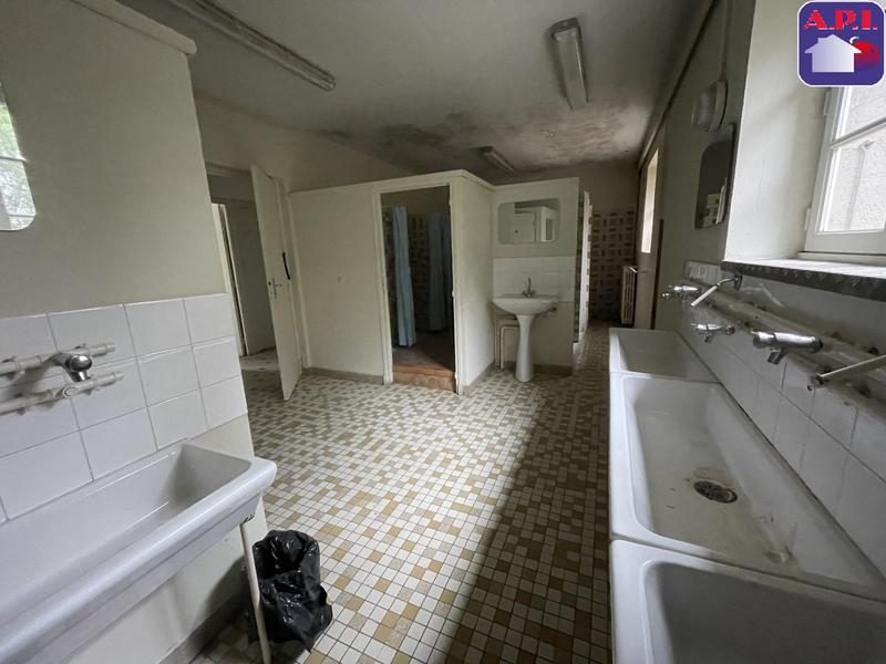 Propriété - 1 252 m² - 38 pièces