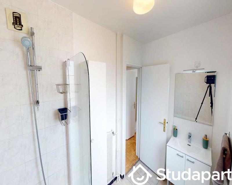 Chambre - 90 m² - 1 pièce