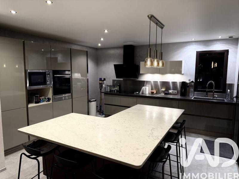 Maison - 280 m² - 7 pièces