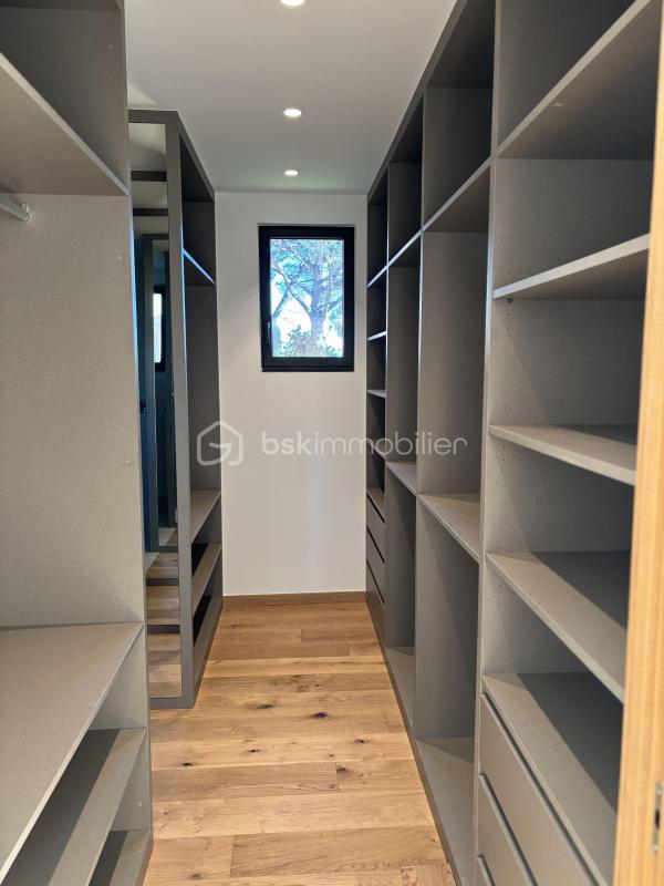 Maison - 262 m² - 5 pièces