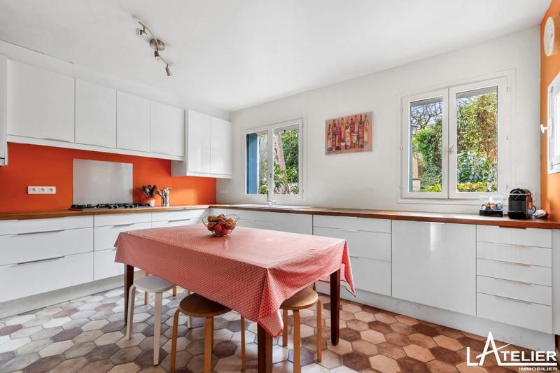 Maison - 230 m² - 8 pièces